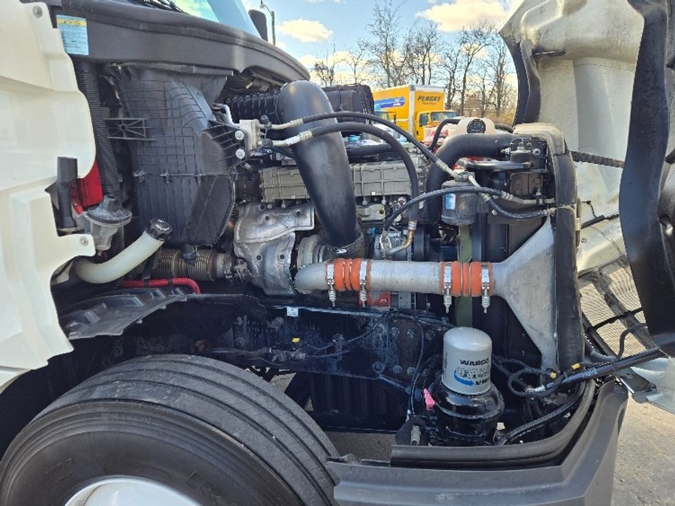 Day Cab Tractor-Heavy Duty Tractors-Freightliner-2018-T12664ST-Monroe-LA-455,028\n\t\tmiles-$ 44,500 - Image 15