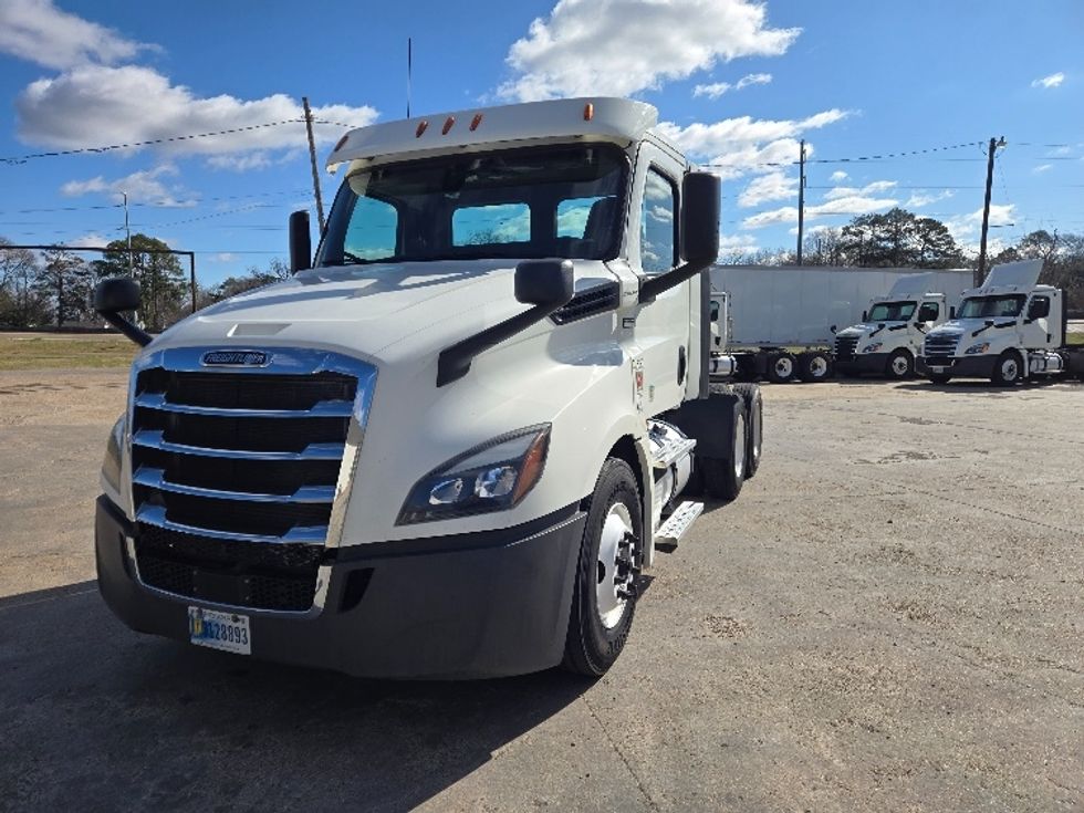 Day Cab Tractor-Heavy Duty Tractors-Freightliner-2018-T12664ST-Monroe-LA-455,028\n\t\tmiles-$ 44,500 - Image 3