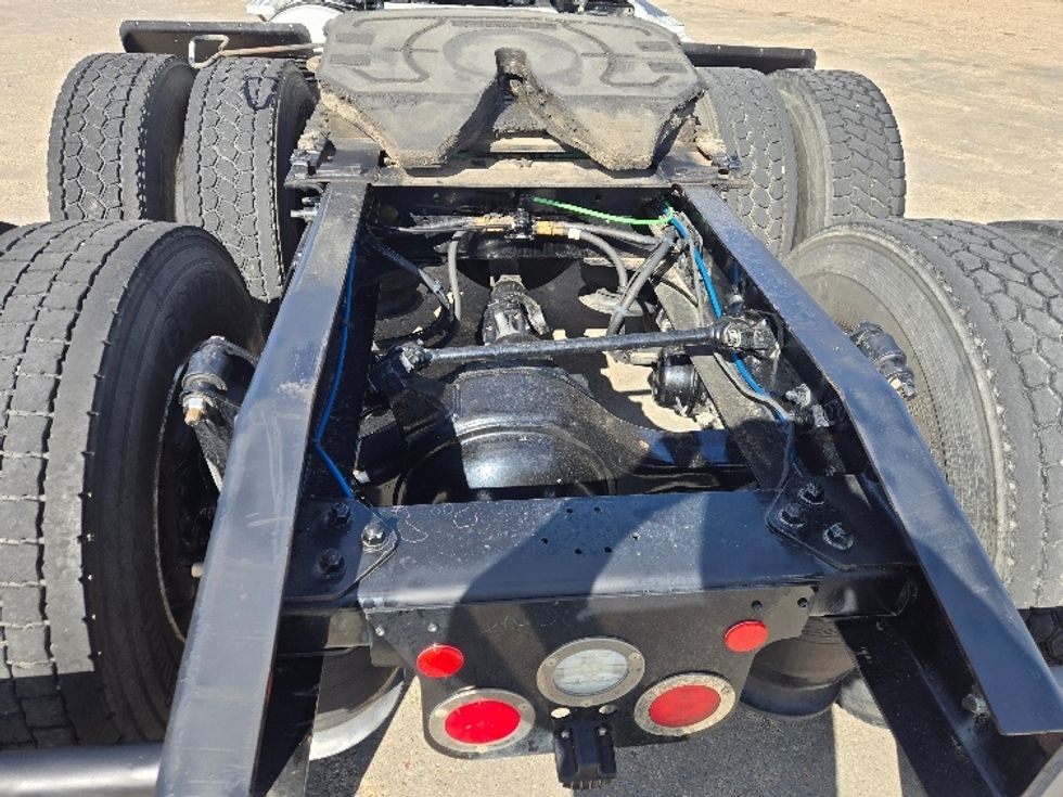 Day Cab Tractor-Heavy Duty Tractors-Freightliner-2018-T12664ST-Monroe-LA-455,028\n\t\tmiles-$ 44,500 - Image 6