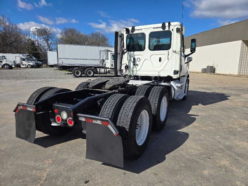 Day Cab Tractor-Heavy Duty Tractors-Freightliner-2018-T12664ST-Monroe-LA-455,028\n\t\tmiles-$ 44,500 - Image 7