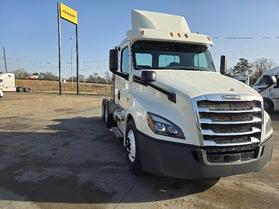 Day Cab Tractor-Heavy Duty Tractors-Freightliner-2018-T12664ST-Monroe-LA-488,962\n\t\tmiles-$ 45,250 - Image 1