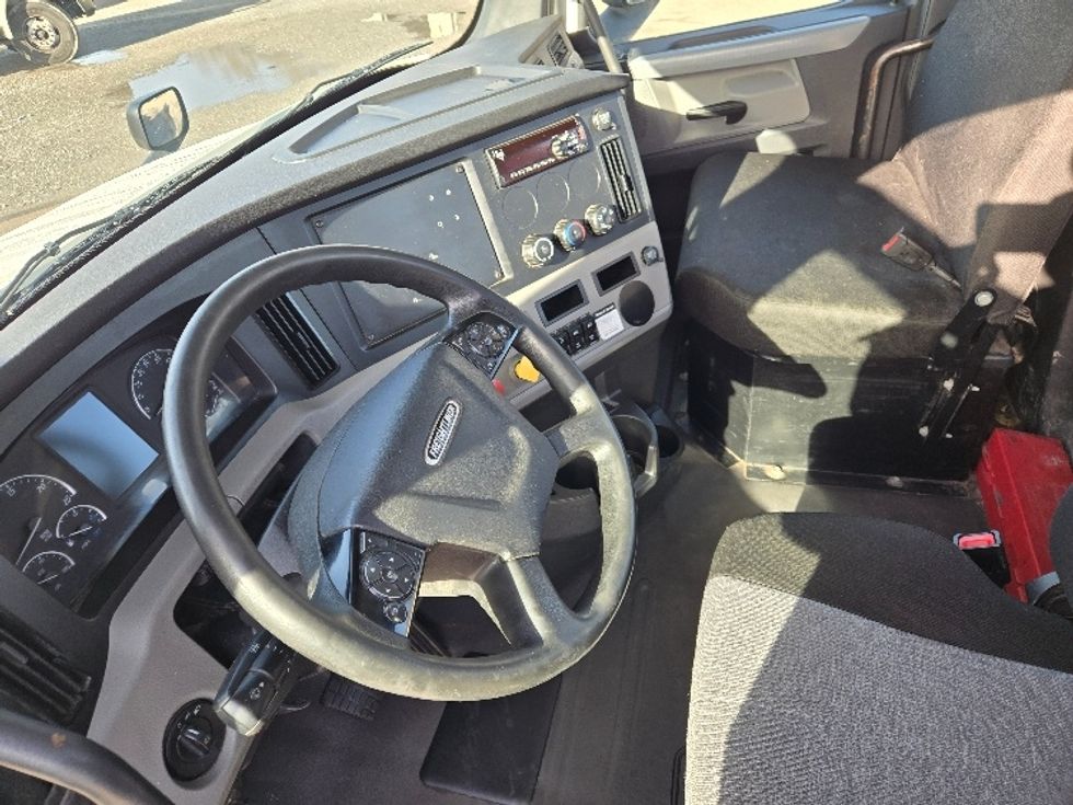 Day Cab Tractor-Heavy Duty Tractors-Freightliner-2018-T12664ST-Monroe-LA-488,962\n\t\tmiles-$ 45,250 - Image 10
