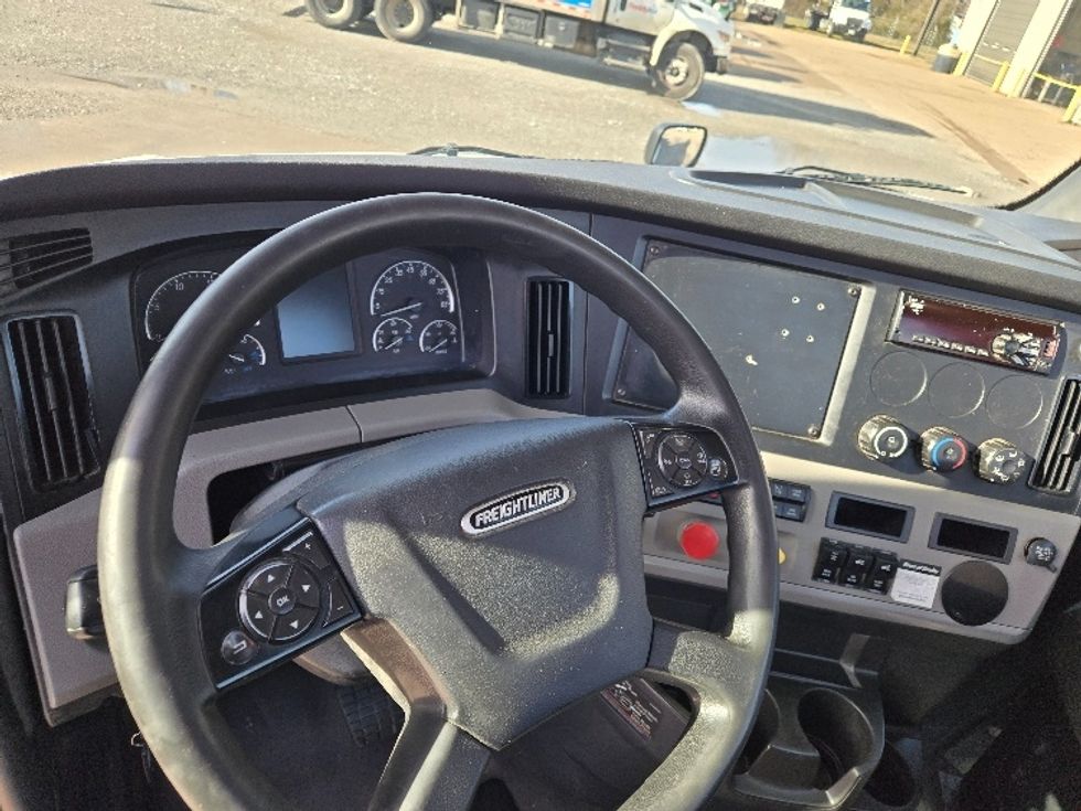 Day Cab Tractor-Heavy Duty Tractors-Freightliner-2018-T12664ST-Monroe-LA-488,962\n\t\tmiles-$ 45,250 - Image 11