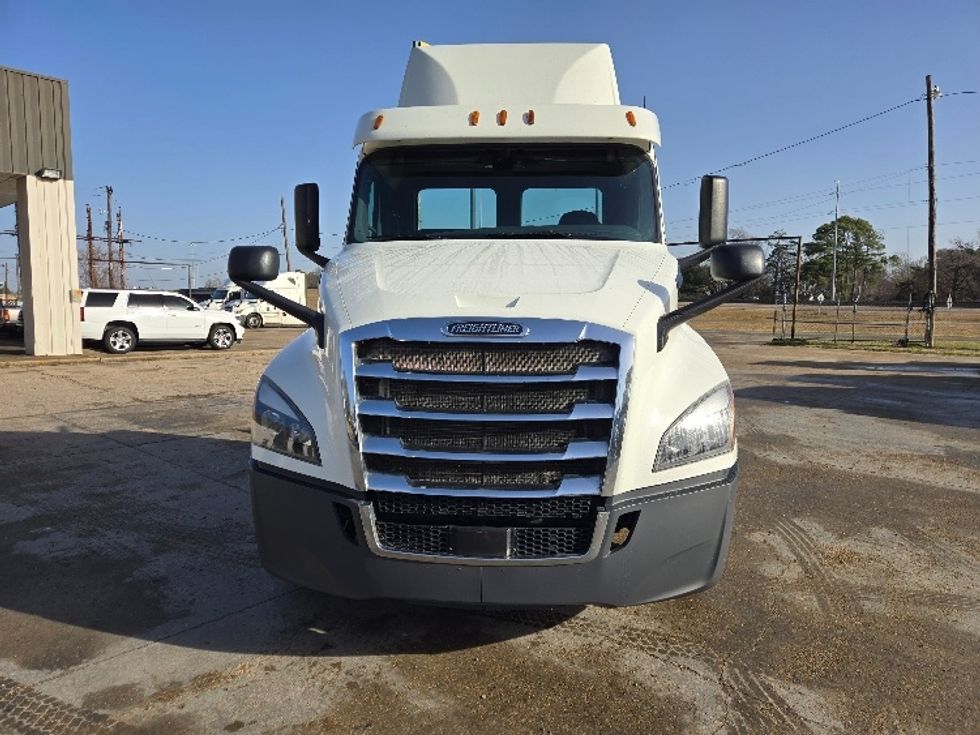 Day Cab Tractor-Heavy Duty Tractors-Freightliner-2018-T12664ST-Monroe-LA-488,962\n\t\tmiles-$ 45,250 - Image 2