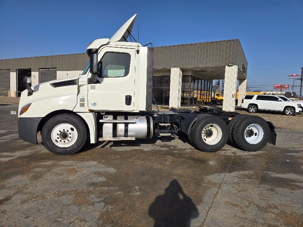 Day Cab Tractor-Heavy Duty Tractors-Freightliner-2018-T12664ST-Monroe-LA-488,962\n\t\tmiles-$ 45,250 - Image 4