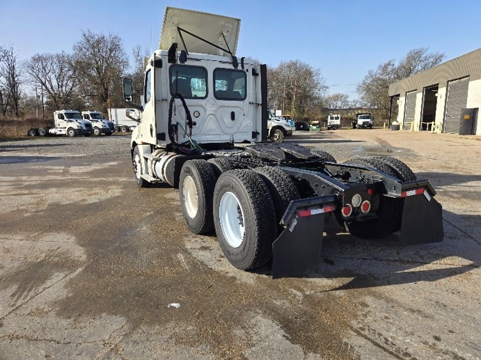 Day Cab Tractor-Heavy Duty Tractors-Freightliner-2018-T12664ST-Monroe-LA-488,962\n\t\tmiles-$ 45,250 - Image 5