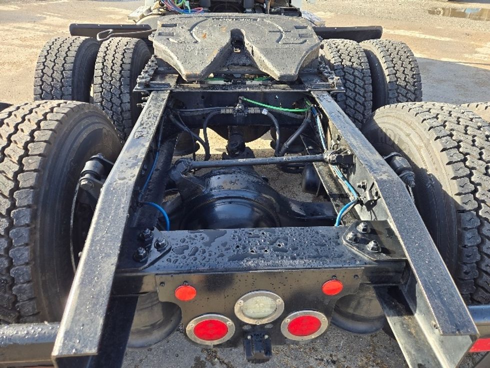 Day Cab Tractor-Heavy Duty Tractors-Freightliner-2018-T12664ST-Monroe-LA-488,962\n\t\tmiles-$ 45,250 - Image 6