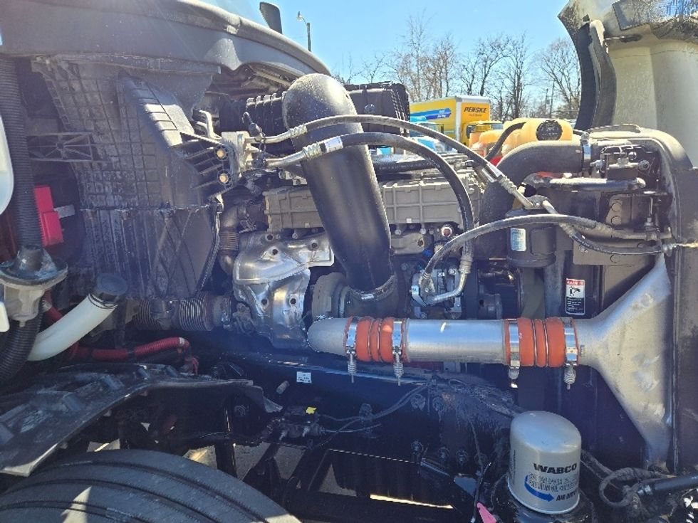 Day Cab Tractor-Heavy Duty Tractors-Freightliner-2018-T12664ST-Monroe-LA-518,806\n\t\tmiles-$ 42,500 - Image 15