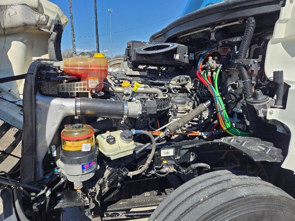 Day Cab Tractor-Heavy Duty Tractors-Freightliner-2018-T12664ST-Monroe-LA-518,806\n\t\tmiles-$ 42,500 - Image 16