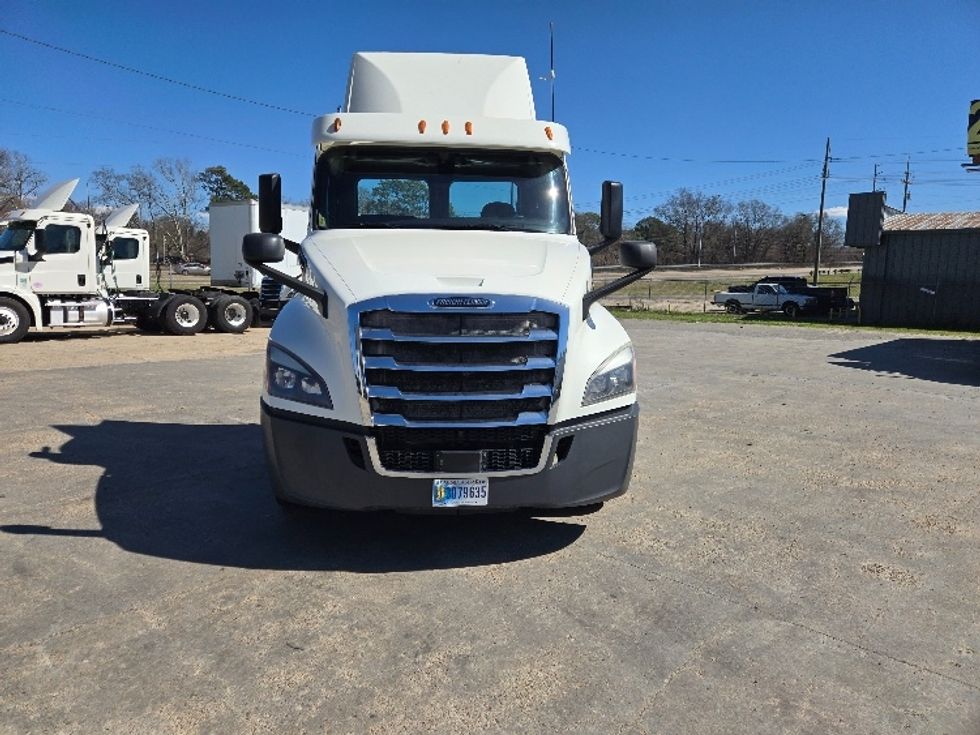 Day Cab Tractor-Heavy Duty Tractors-Freightliner-2018-T12664ST-Monroe-LA-518,806\n\t\tmiles-$ 42,500 - Image 2