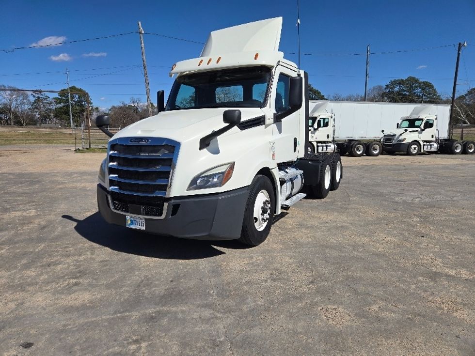 Day Cab Tractor-Heavy Duty Tractors-Freightliner-2018-T12664ST-Monroe-LA-518,806\n\t\tmiles-$ 42,500 - Image 3