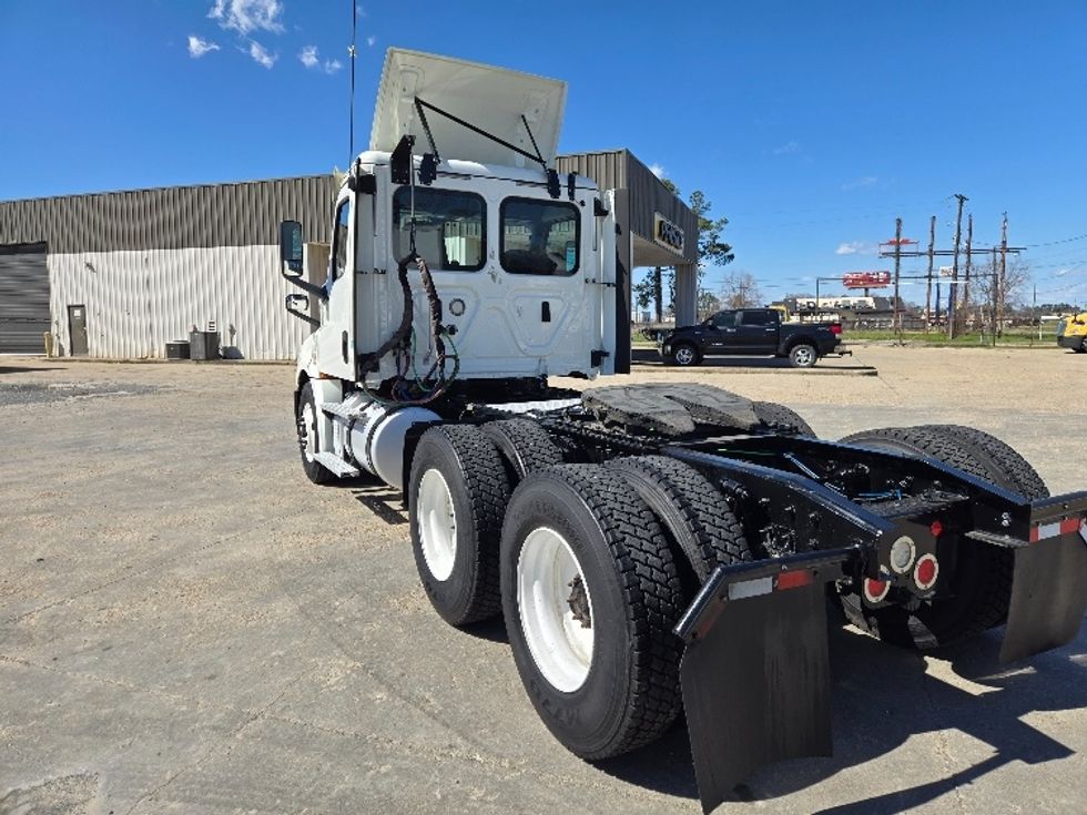 Day Cab Tractor-Heavy Duty Tractors-Freightliner-2018-T12664ST-Monroe-LA-518,806\n\t\tmiles-$ 42,500 - Image 5