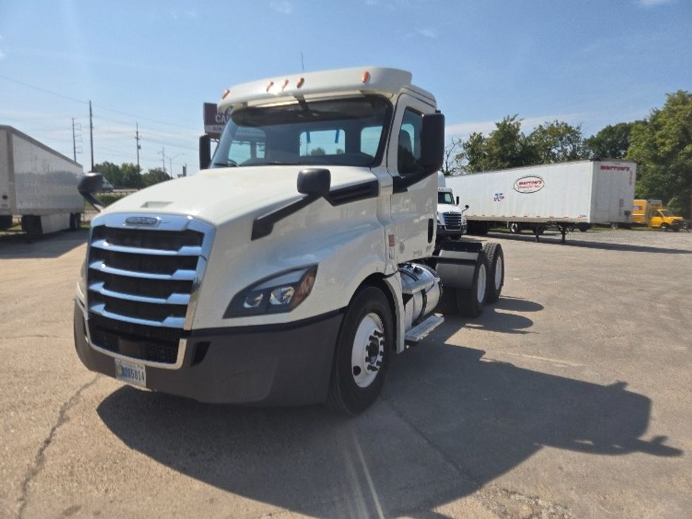 2018 Freightliner T12664ST Day Cab Tractor