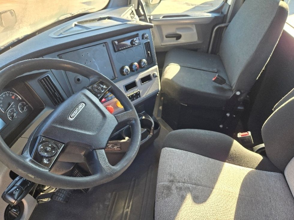 Day Cab Tractor-Heavy Duty Tractors-Freightliner-2018-T12664ST-Monroe-LA-617,529\n\t\tmiles-$ 34,000 - Image 10