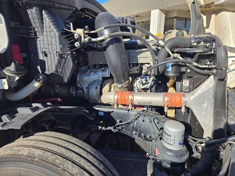 Day Cab Tractor-Heavy Duty Tractors-Freightliner-2018-T12664ST-Monroe-LA-617,529\n\t\tmiles-$ 34,000 - Image 15