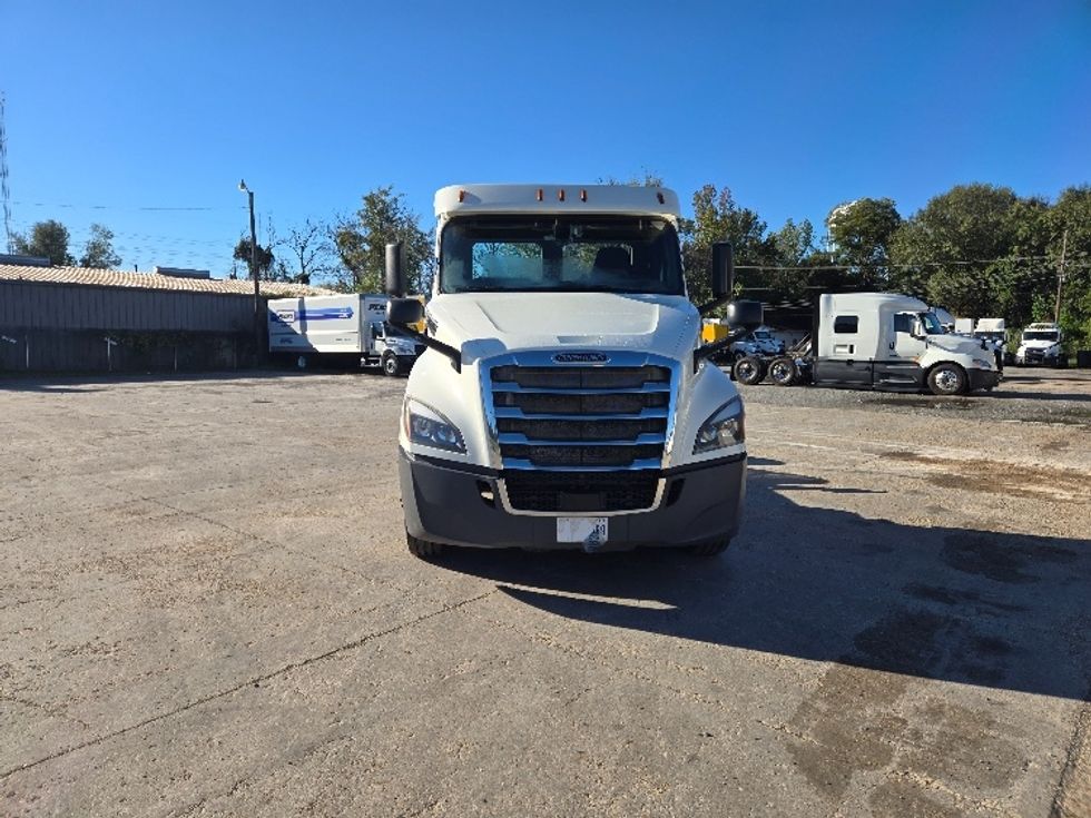 Day Cab Tractor-Heavy Duty Tractors-Freightliner-2018-T12664ST-Monroe-LA-617,529\n\t\tmiles-$ 34,000 - Image 2