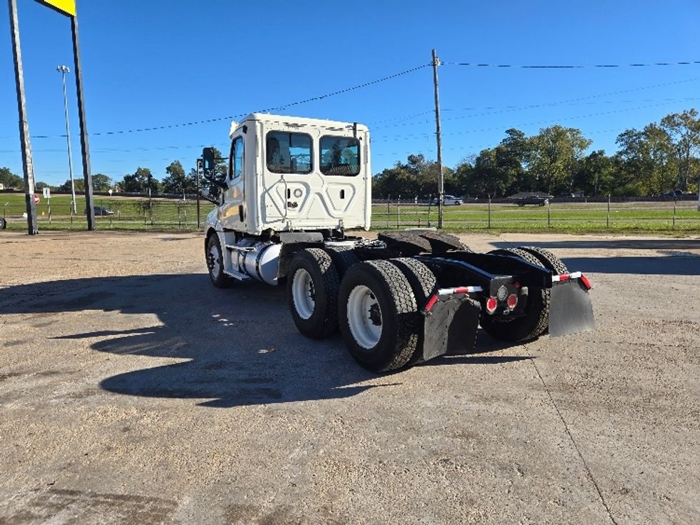 Day Cab Tractor-Heavy Duty Tractors-Freightliner-2018-T12664ST-Monroe-LA-617,529\n\t\tmiles-$ 34,000 - Image 5