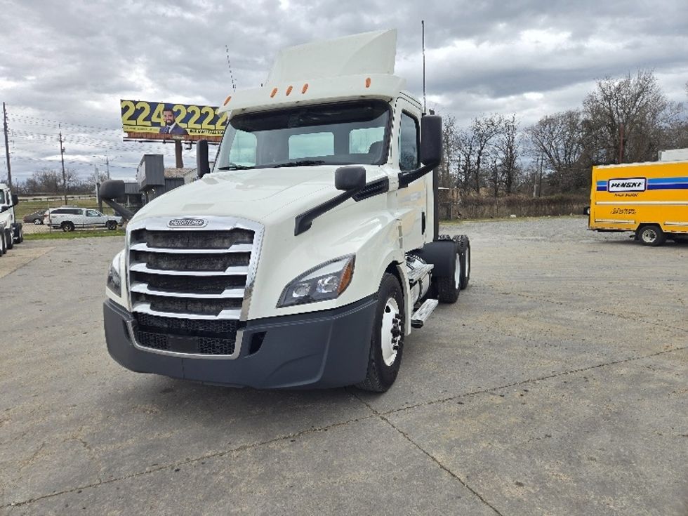 Day Cab Tractor-Heavy Duty Tractors-Freightliner-2018-T12664ST-Monroe-LA-621,524\n\t\tmiles-$ 36,000 - Image 3
