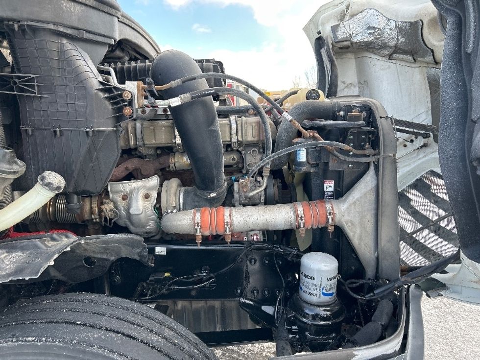 Day Cab Tractor-Heavy Duty Tractors-Freightliner-2018-T12664ST-Montreal-PQ-568,047\n\t\tkm-$ 44,000 - Image 15