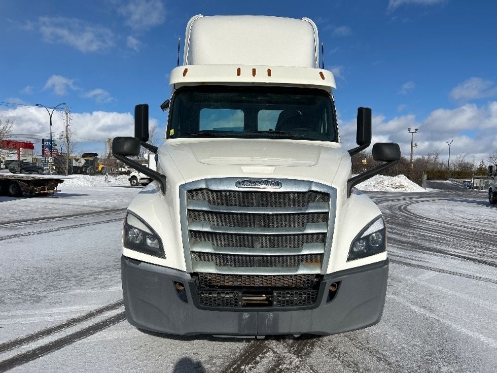 Day Cab Tractor-Heavy Duty Tractors-Freightliner-2018-T12664ST-Montreal-PQ-568,047\n\t\tkm-$ 44,000 - Image 2