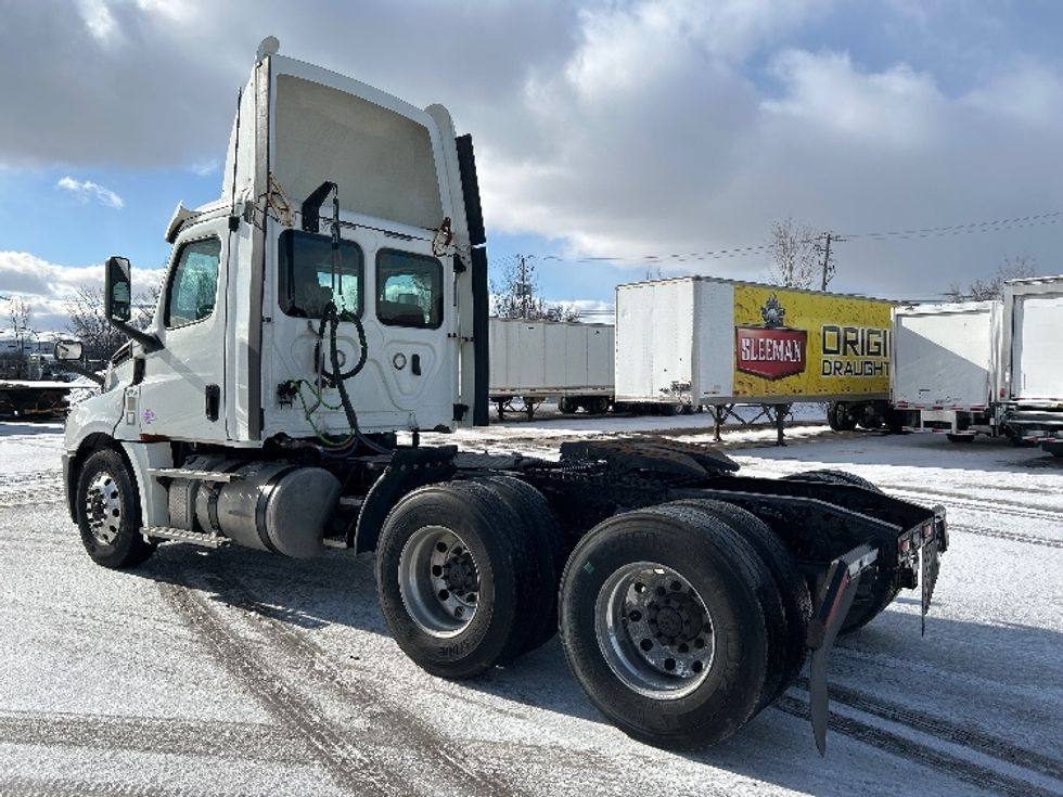 Day Cab Tractor-Heavy Duty Tractors-Freightliner-2018-T12664ST-Montreal-PQ-568,047\n\t\tkm-$ 44,000 - Image 5