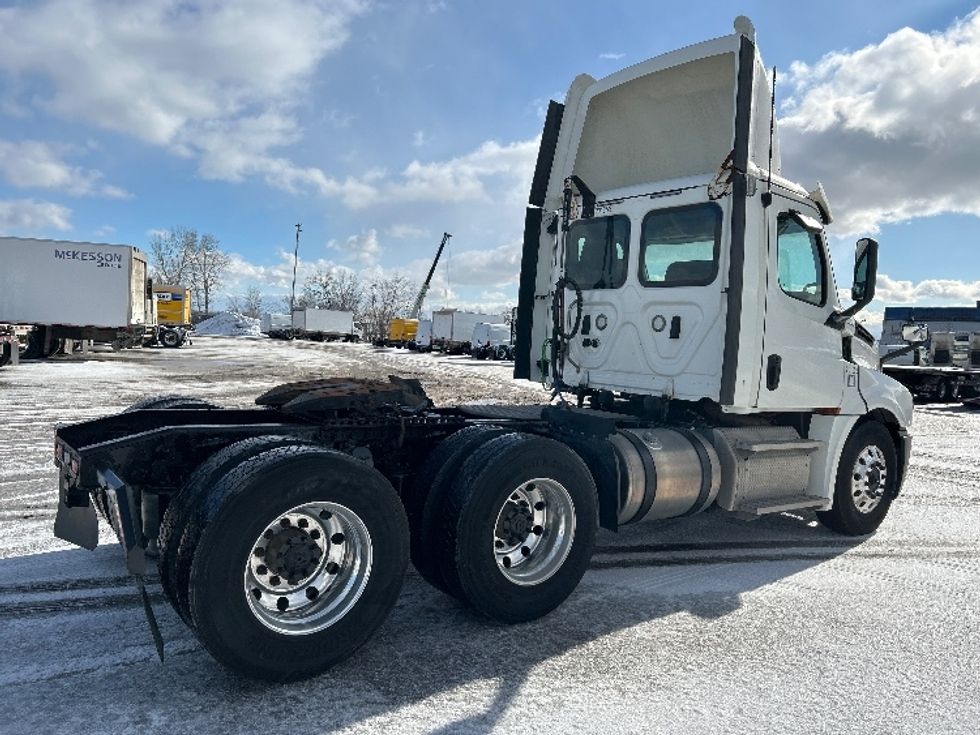 Day Cab Tractor-Heavy Duty Tractors-Freightliner-2018-T12664ST-Montreal-PQ-568,047\n\t\tkm-$ 44,000 - Image 7