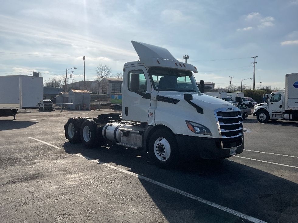 Day Cab Tractor-Heavy Duty Tractors-Freightliner-2018-T12664ST-Mount Juliet-TN-509,062\n\t\tmiles-$ 43,500 - Image 1