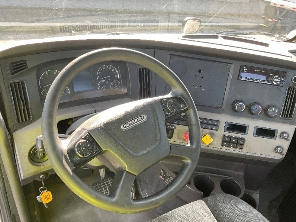Day Cab Tractor-Heavy Duty Tractors-Freightliner-2018-T12664ST-Mount Juliet-TN-509,062\n\t\tmiles-$ 43,500 - Image 11