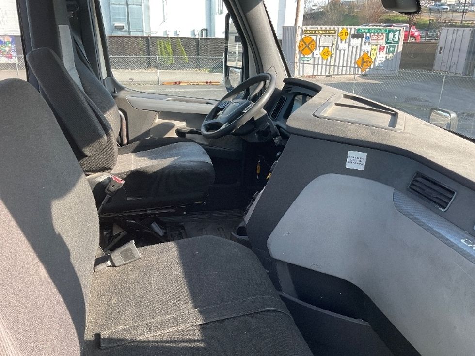 Day Cab Tractor-Heavy Duty Tractors-Freightliner-2018-T12664ST-Mount Juliet-TN-509,062\n\t\tmiles-$ 43,500 - Image 14