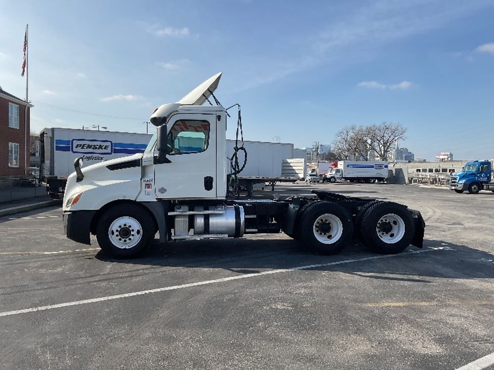 Day Cab Tractor-Heavy Duty Tractors-Freightliner-2018-T12664ST-Mount Juliet-TN-509,062\n\t\tmiles-$ 43,500 - Image 4