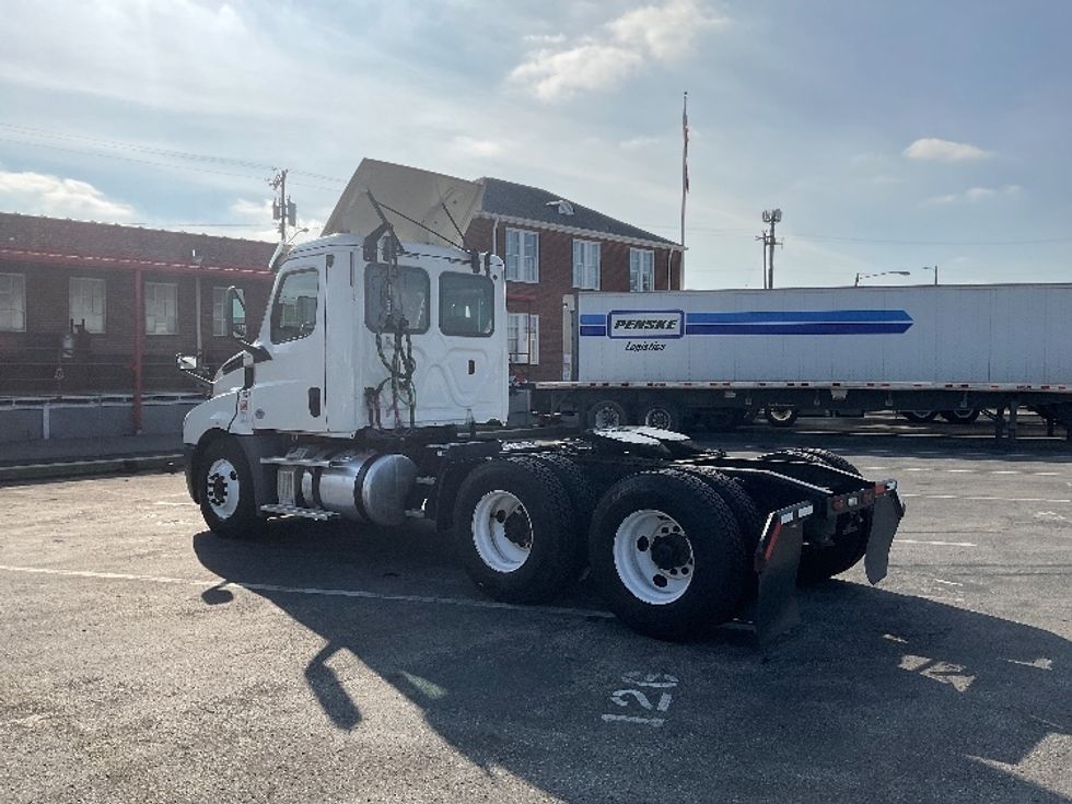 Day Cab Tractor-Heavy Duty Tractors-Freightliner-2018-T12664ST-Mount Juliet-TN-509,062\n\t\tmiles-$ 43,500 - Image 5