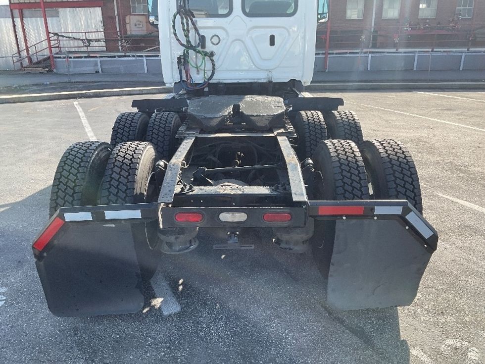 Day Cab Tractor-Heavy Duty Tractors-Freightliner-2018-T12664ST-Mount Juliet-TN-509,062\n\t\tmiles-$ 43,500 - Image 6