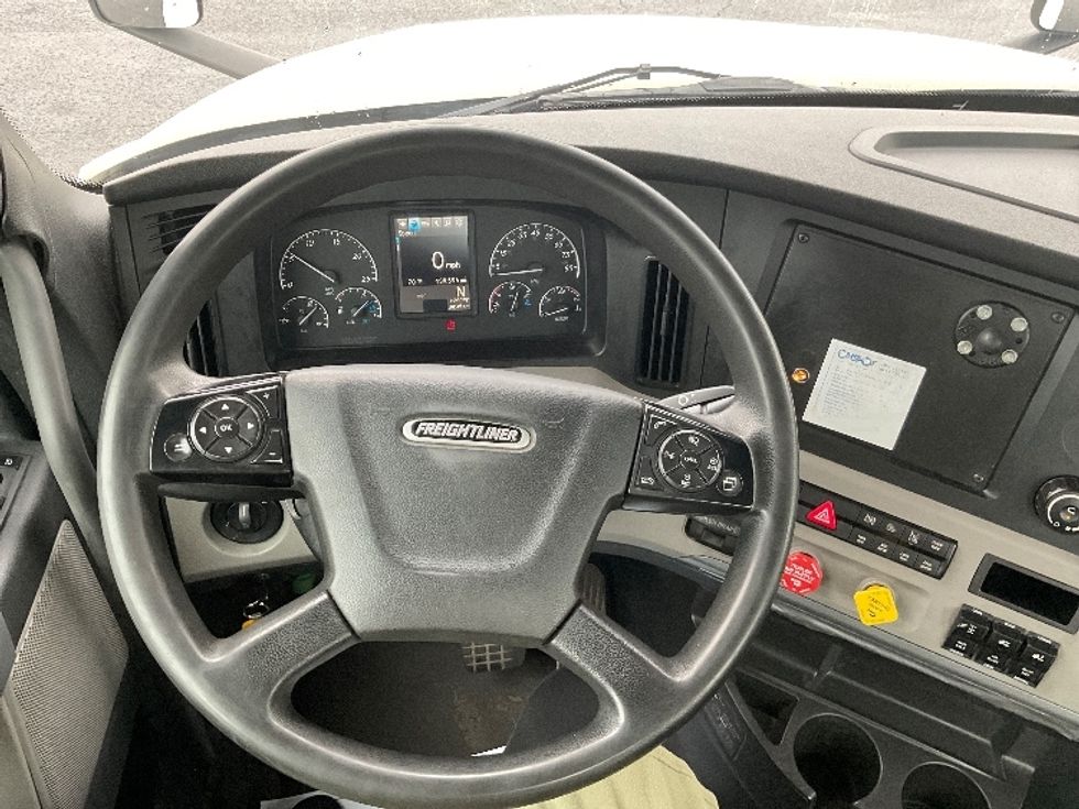 Day Cab Tractor-Heavy Duty Tractors-Freightliner-2018-T12664ST-Mount Pleasant-PA-440,000\n\t\tmiles-$ 44,000 - Image 11