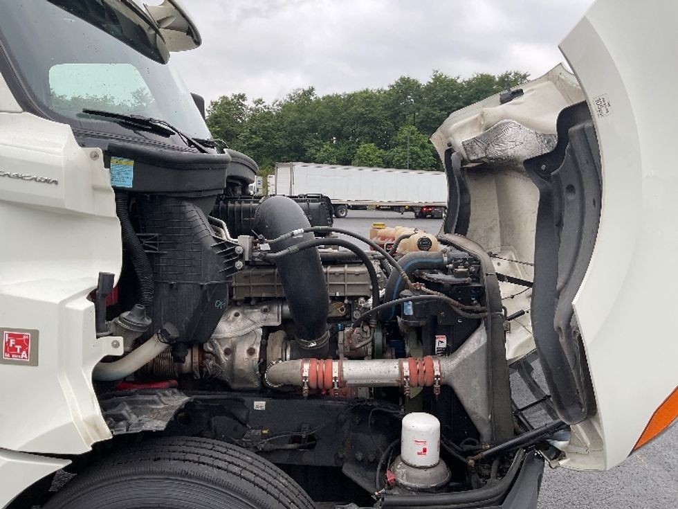 Day Cab Tractor-Heavy Duty Tractors-Freightliner-2018-T12664ST-Mount Pleasant-PA-440,000\n\t\tmiles-$ 44,000 - Image 15