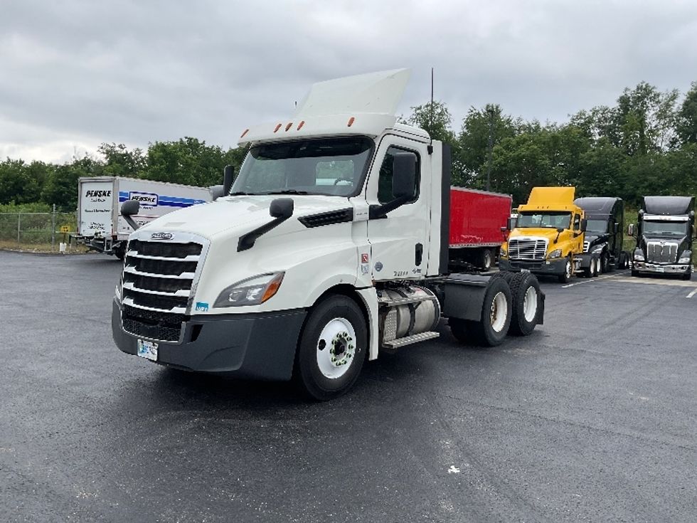 Day Cab Tractor-Heavy Duty Tractors-Freightliner-2018-T12664ST-Mount Pleasant-PA-440,000\n\t\tmiles-$ 44,000 - Image 3