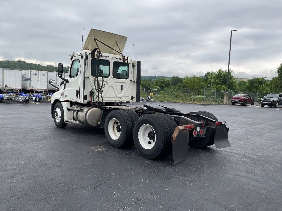 Day Cab Tractor-Heavy Duty Tractors-Freightliner-2018-T12664ST-Mount Pleasant-PA-440,000\n\t\tmiles-$ 44,000 - Image 5