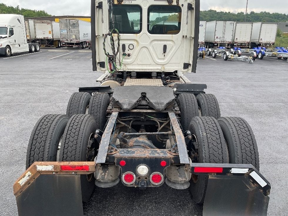 Day Cab Tractor-Heavy Duty Tractors-Freightliner-2018-T12664ST-Mount Pleasant-PA-440,000\n\t\tmiles-$ 44,000 - Image 6