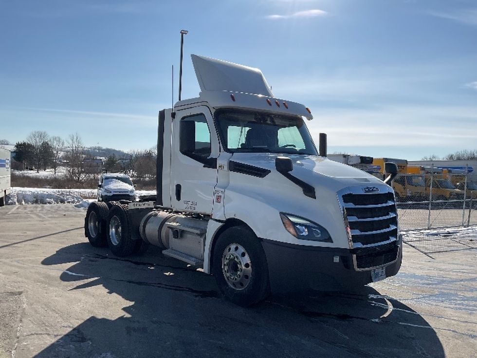 Day Cab Tractor-Heavy Duty Tractors-Freightliner-2018-T12664ST-Mount Pleasant-PA-449,653\n\t\tmiles-$ 44,000 - Image 1