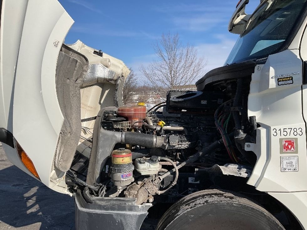 Day Cab Tractor-Heavy Duty Tractors-Freightliner-2018-T12664ST-Mount Pleasant-PA-449,653\n\t\tmiles-$ 44,000 - Image 16