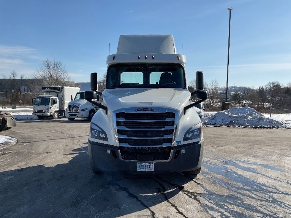 Day Cab Tractor-Heavy Duty Tractors-Freightliner-2018-T12664ST-Mount Pleasant-PA-449,653\n\t\tmiles-$ 44,000 - Image 2