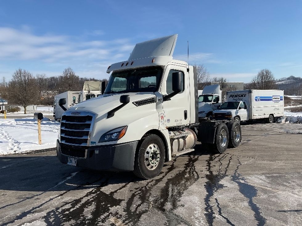 Day Cab Tractor-Heavy Duty Tractors-Freightliner-2018-T12664ST-Mount Pleasant-PA-449,653\n\t\tmiles-$ 44,000 - Image 3