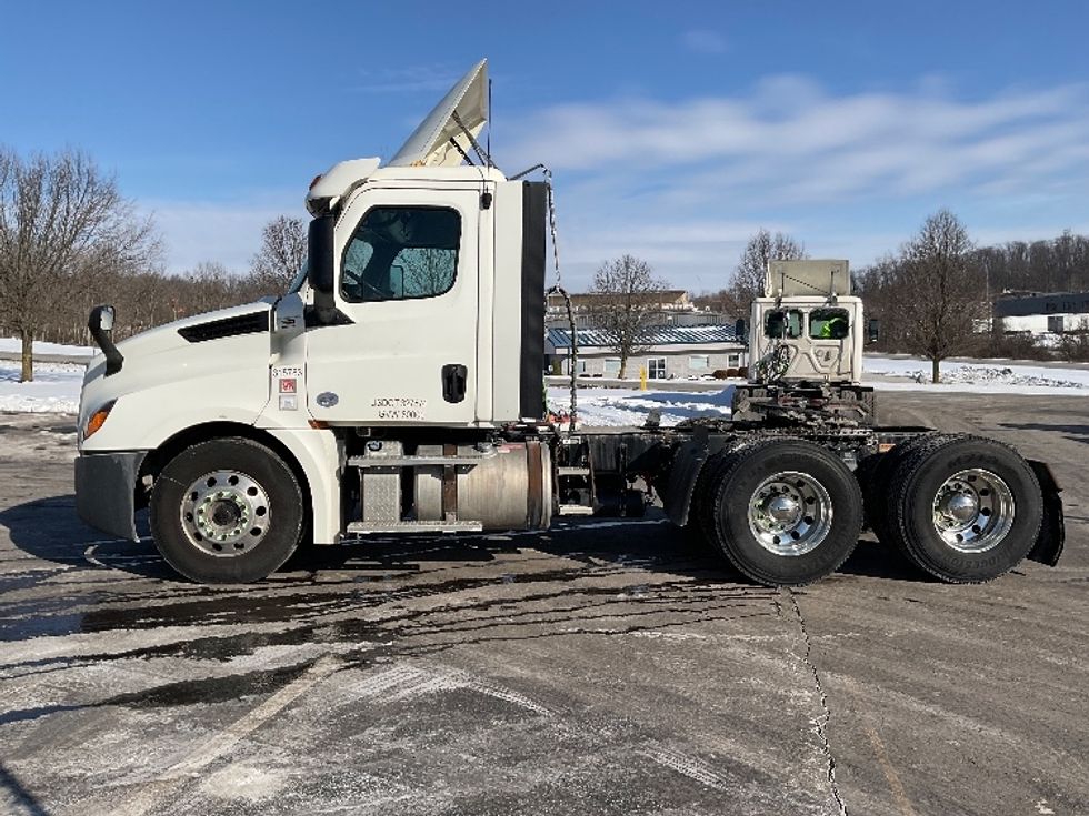 Day Cab Tractor-Heavy Duty Tractors-Freightliner-2018-T12664ST-Mount Pleasant-PA-449,653\n\t\tmiles-$ 44,000 - Image 4