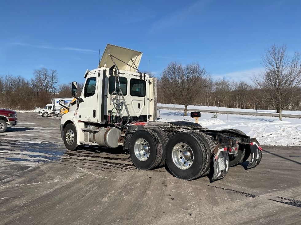 Day Cab Tractor-Heavy Duty Tractors-Freightliner-2018-T12664ST-Mount Pleasant-PA-449,653\n\t\tmiles-$ 44,000 - Image 5