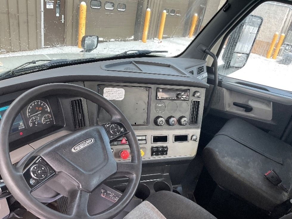 Day Cab Tractor-Heavy Duty Tractors-Freightliner-2018-T12664ST-Mount Pleasant-PA-475,432\n\t\tmiles-$ 40,000 - Image 10