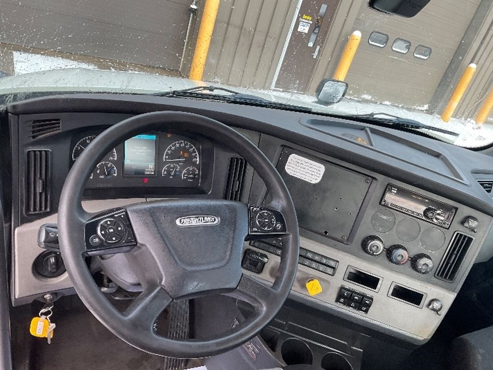 Day Cab Tractor-Heavy Duty Tractors-Freightliner-2018-T12664ST-Mount Pleasant-PA-475,432\n\t\tmiles-$ 40,000 - Image 11