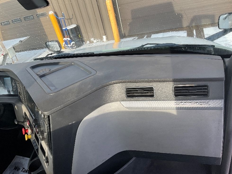 Day Cab Tractor-Heavy Duty Tractors-Freightliner-2018-T12664ST-Mount Pleasant-PA-475,432\n\t\tmiles-$ 40,000 - Image 13