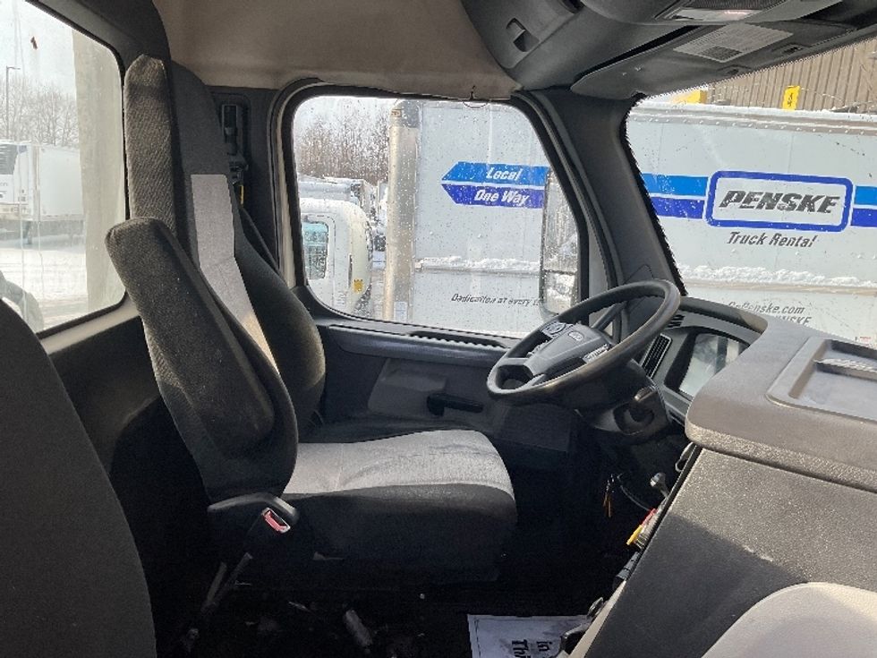 Day Cab Tractor-Heavy Duty Tractors-Freightliner-2018-T12664ST-Mount Pleasant-PA-475,432\n\t\tmiles-$ 40,000 - Image 14