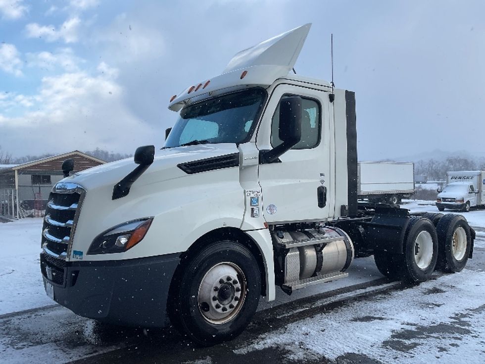 Day Cab Tractor-Heavy Duty Tractors-Freightliner-2018-T12664ST-Mount Pleasant-PA-475,432\n\t\tmiles-$ 40,000 - Image 3