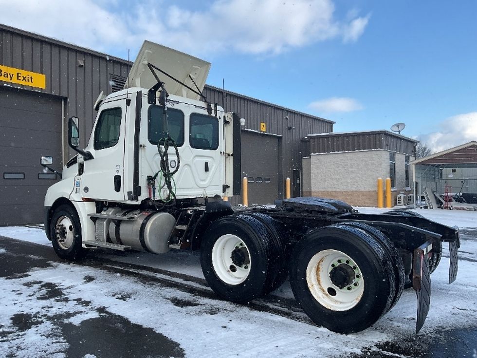 Day Cab Tractor-Heavy Duty Tractors-Freightliner-2018-T12664ST-Mount Pleasant-PA-475,432\n\t\tmiles-$ 40,000 - Image 5