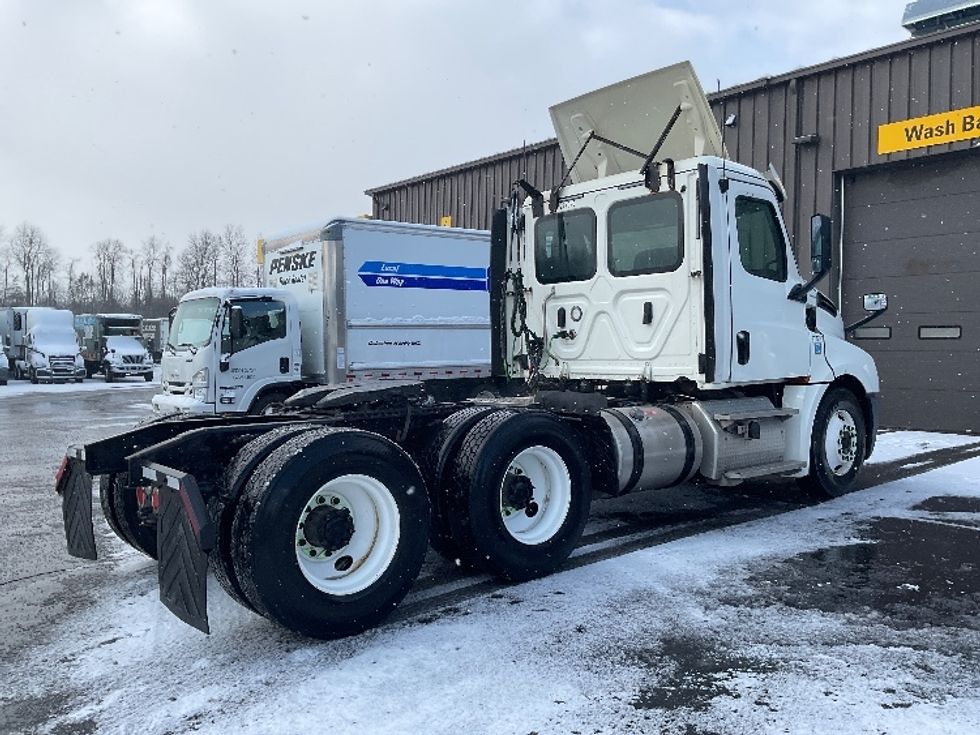 Day Cab Tractor-Heavy Duty Tractors-Freightliner-2018-T12664ST-Mount Pleasant-PA-475,432\n\t\tmiles-$ 40,000 - Image 7